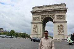 KK at Arc de Triomphe France