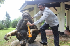 Kae Kae funnily feeding Mong